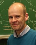 Gas injection into confined porous layers : compressibility and curvature Gas injection into confined porous layers : compressibility and curvature
